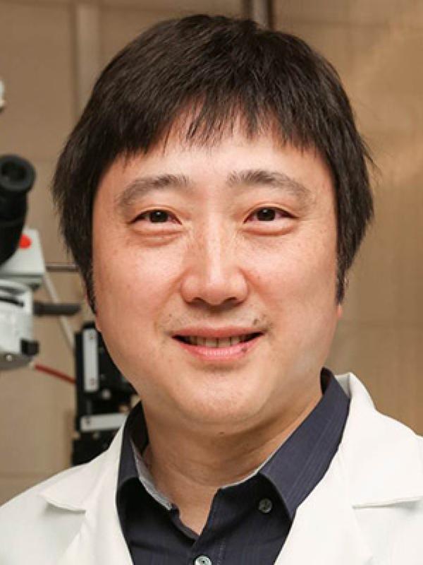 Photo of Min Zhou